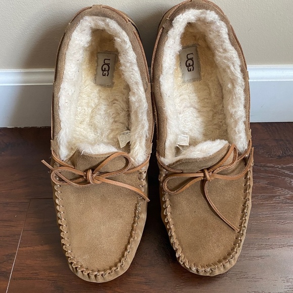 UGG Men’s Olsen Chestnut Tan Classic Moccasin Slippers Size 13 main image 4